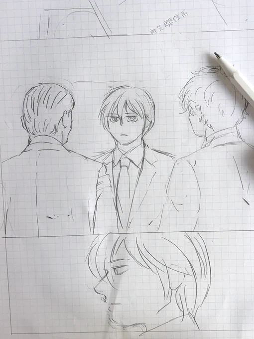 漫画を描いています。右上の筆記具は芯ホルダーと言います