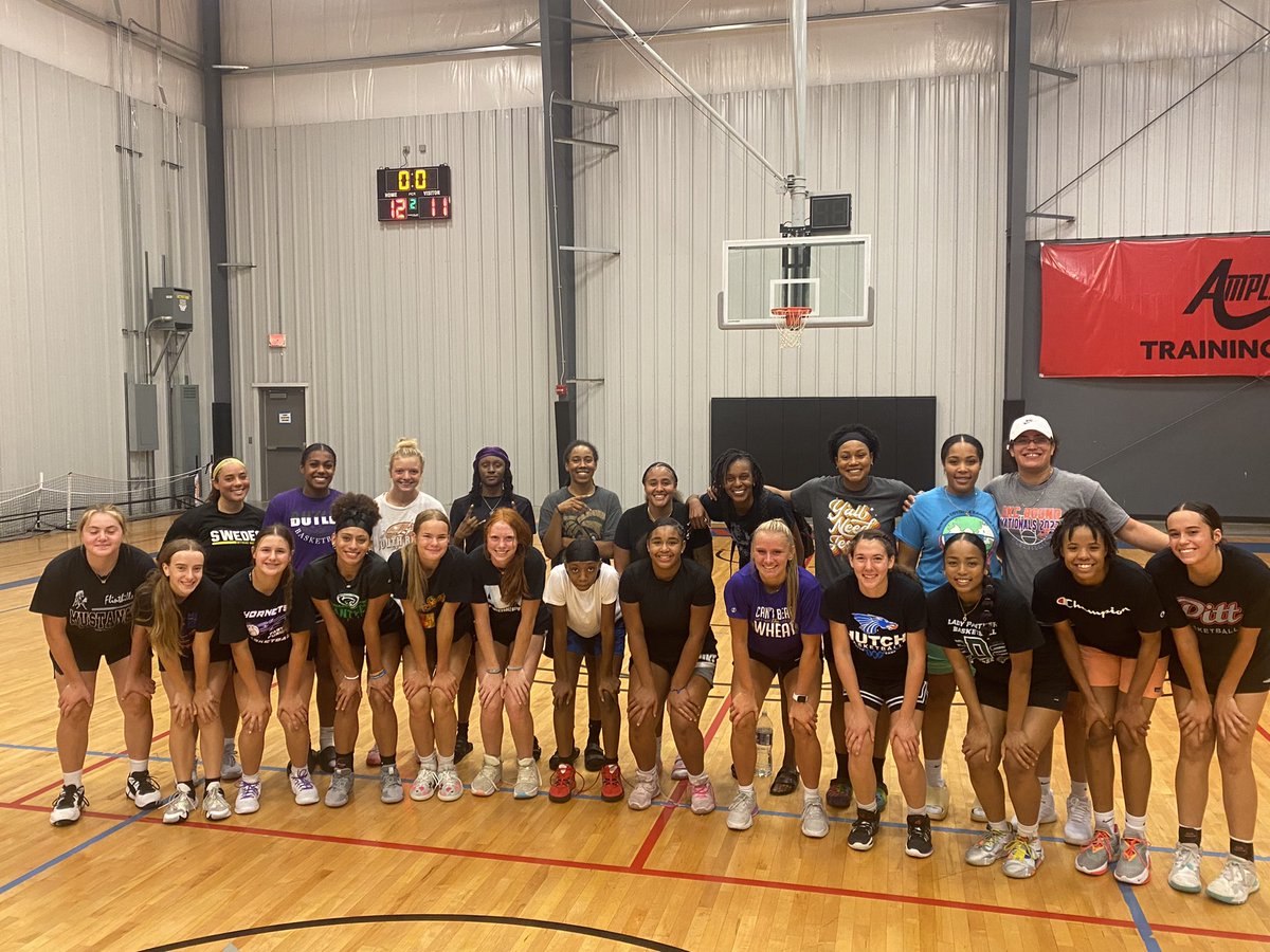 NLE 2025 takes on Top Women’s Basketball products from Wichita!

All the women who came to pour into our kids tonight played in JUCO, NAIA l, DII and DI. 

This was an opportunity to hear from &amp; play against those who have done it/doing the college ball life! 

#YouWinWithPeople