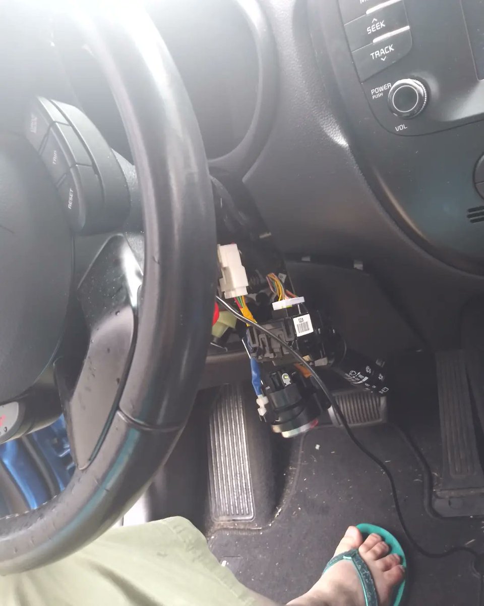 Holmesblazer's tweet photo. @Kia is there a reason why the theft deterrent you shipped for me has no ETA or tracking number? Probably would have been nice to have in my work parking lot in the middle of the day. https://t.co/uSIu5vjqsj