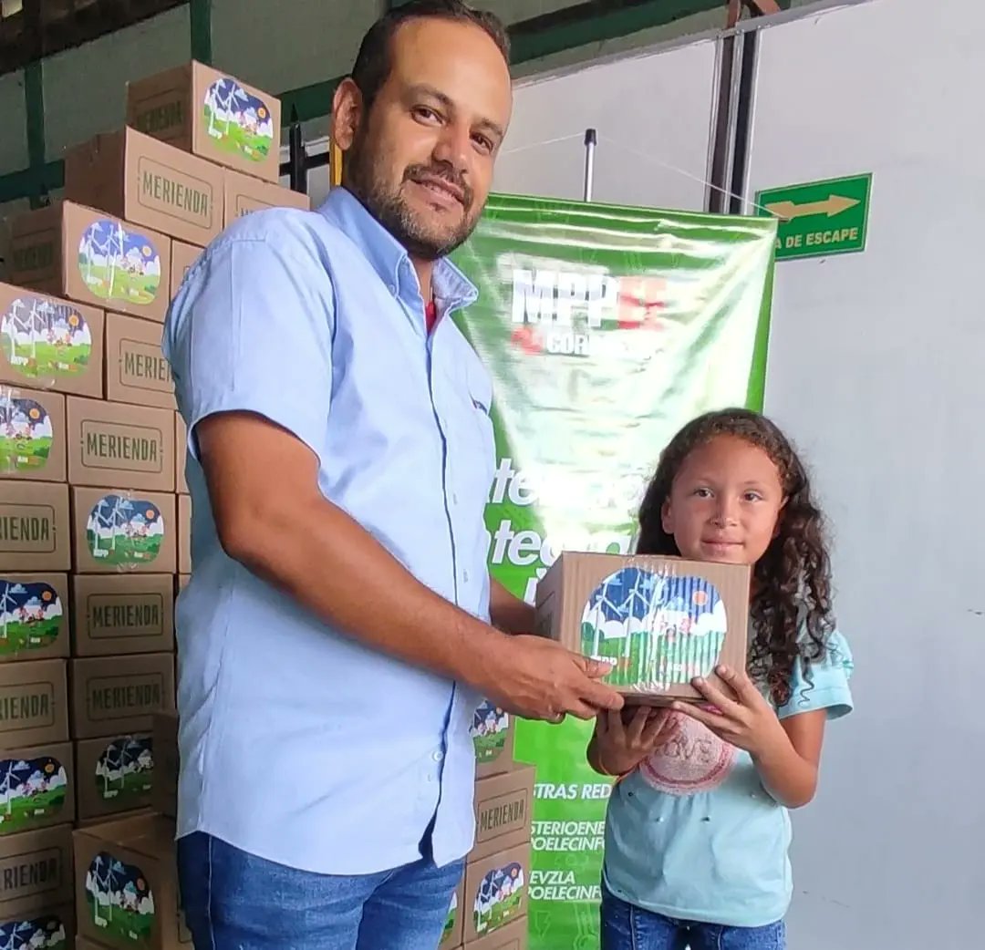 CORPOELECBAR_'s tweet image. En #Barinas fueron entregados 499 Kits de Meriendas a los hijos de la fuerza trabajadora de @CorpoelecInfo, una iniciativa desarrollada por el @mppeevzla y #Asoelec para que los niños del sector eléctrico puedan disfrutar de deliciosos alimentos.