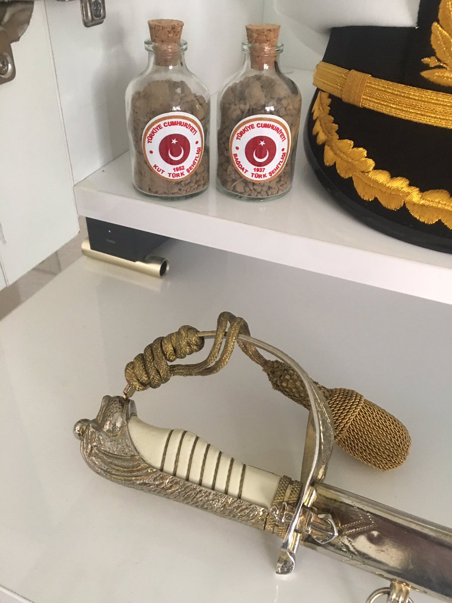 Egurbas_tr03's tweet photo. Kınayanın kınamasından korkmayan, zalime karşı haşin, mazlumlara karşı ise mütevazi olan yiğit insanlar! 

HUKUK ve ADALET özlemiyle KOR gibi yanan yüreklerimizi, gölgelerinizde serinletiyoruz..

Gününüz aydın olsun! https://t.co/v38obRlHkG