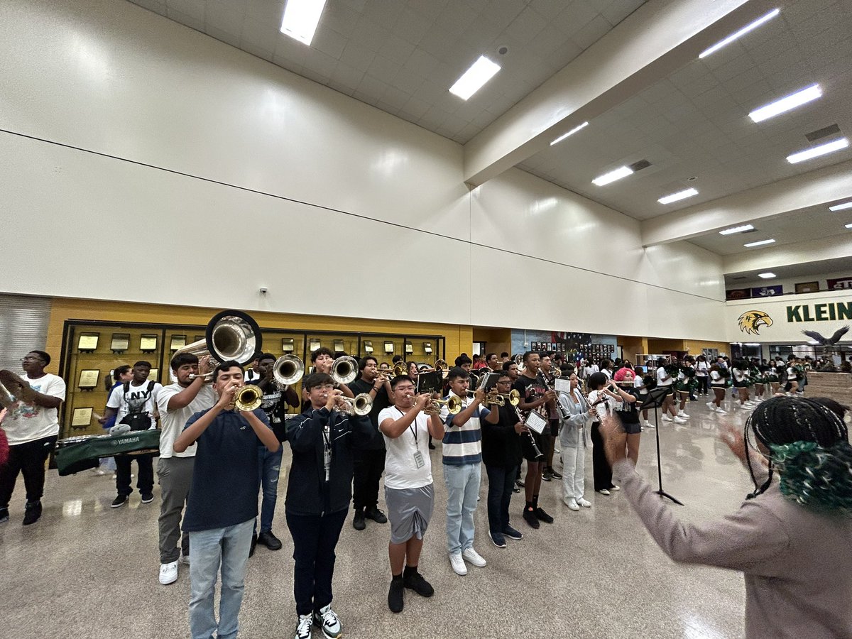 KFHS_Band's tweet photo. #KleinFirstDay 2023-2024 #theKleinForestWay Go Golden Eagles!! π¦
π₯ https://t.co/JvY00mtHD8