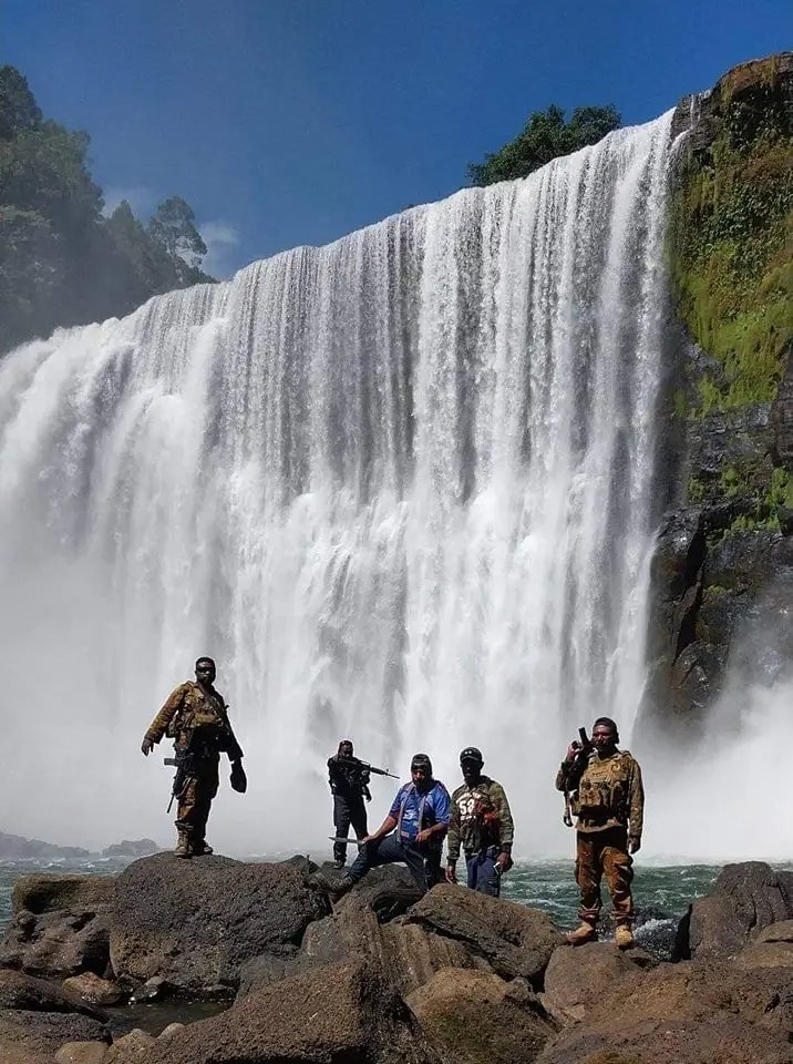 tambijr_4rmPNG's tweet photo. PNG is so blessed. This place is called the Wawoi Falls, in Delta Fly, Western. This picture was shared by Jobson Poka of the PNGDF Team 56. I would love to go there at least once in my life. Our beautiful country has so many natural tourist attractions. God bless PNG 🇵🇬 https://t.co/RrLuqjJ9Va