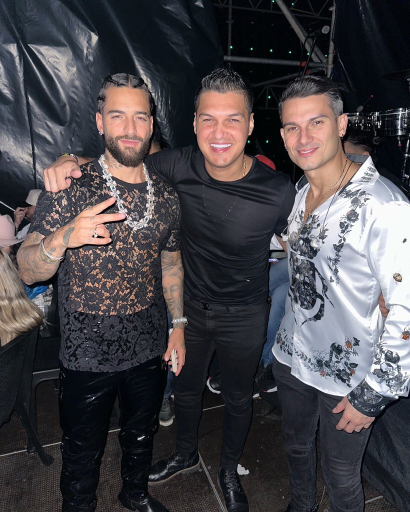 Si te invitan pa un 3 pa 3 cual combo eliges?? 
Rt el combo de Messi 
Like el combo de Maluma