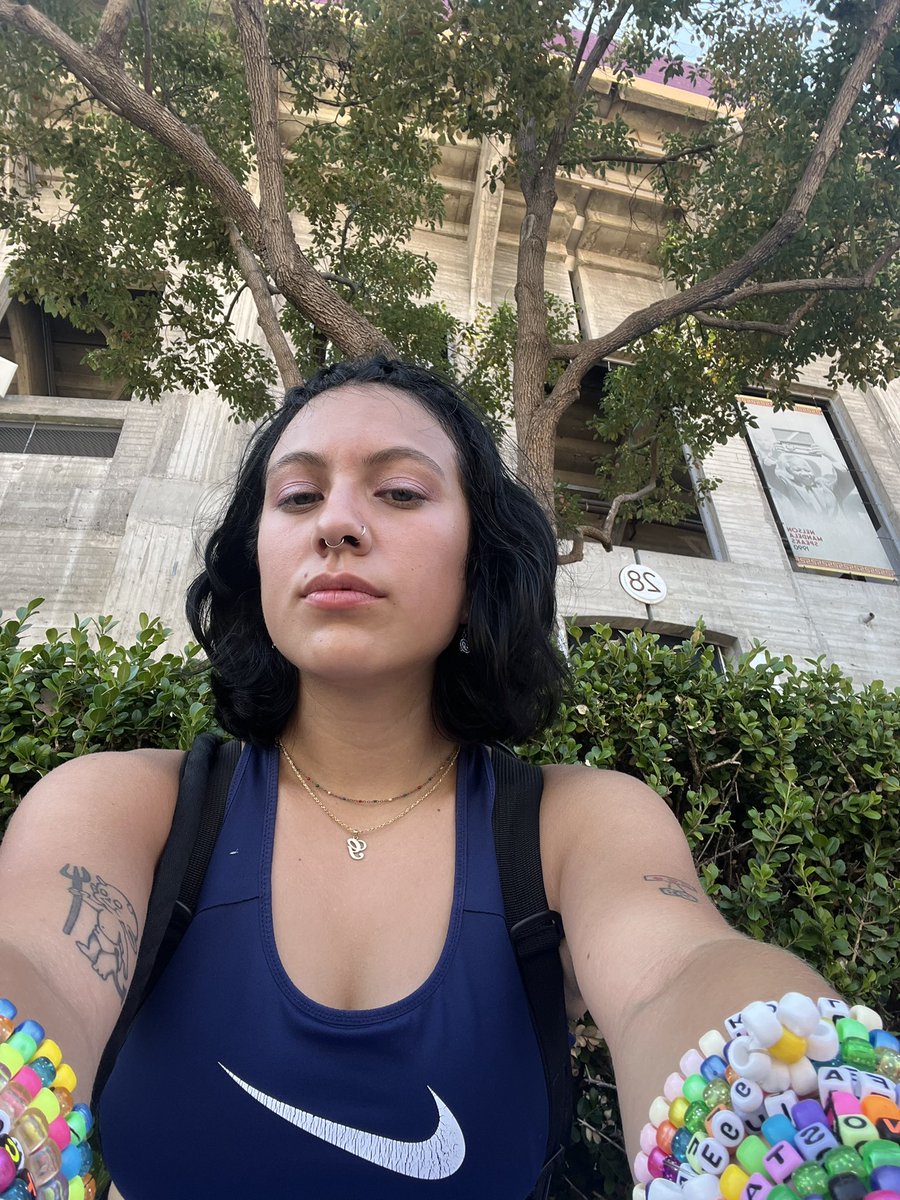 ain’t nothin better than a pretty big forehead bitch