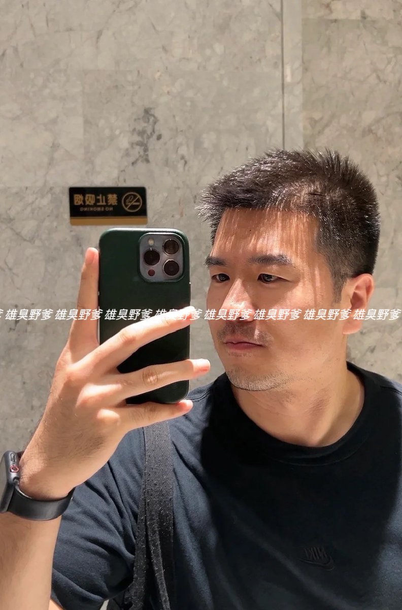 ZCX063's tweet photo. 说到做到，本人不帅大家轻喷
不过这张脸和这根屌应该也是十足的反差了吧，有没有更加勾起你们的欲望？
私信统计人数，看以后发什么
1⃣️以后多露脸2⃣️还是经常喷3⃣️穿插着来
或者宝子们有啥其他想看的也都可以私信告诉我。
可能玩儿的太疯了，最近真的有点想恋爱，自己年纪也不小了，想找个能���相照顾的，3⃣️0⃣️以上的最好，会是你吗？