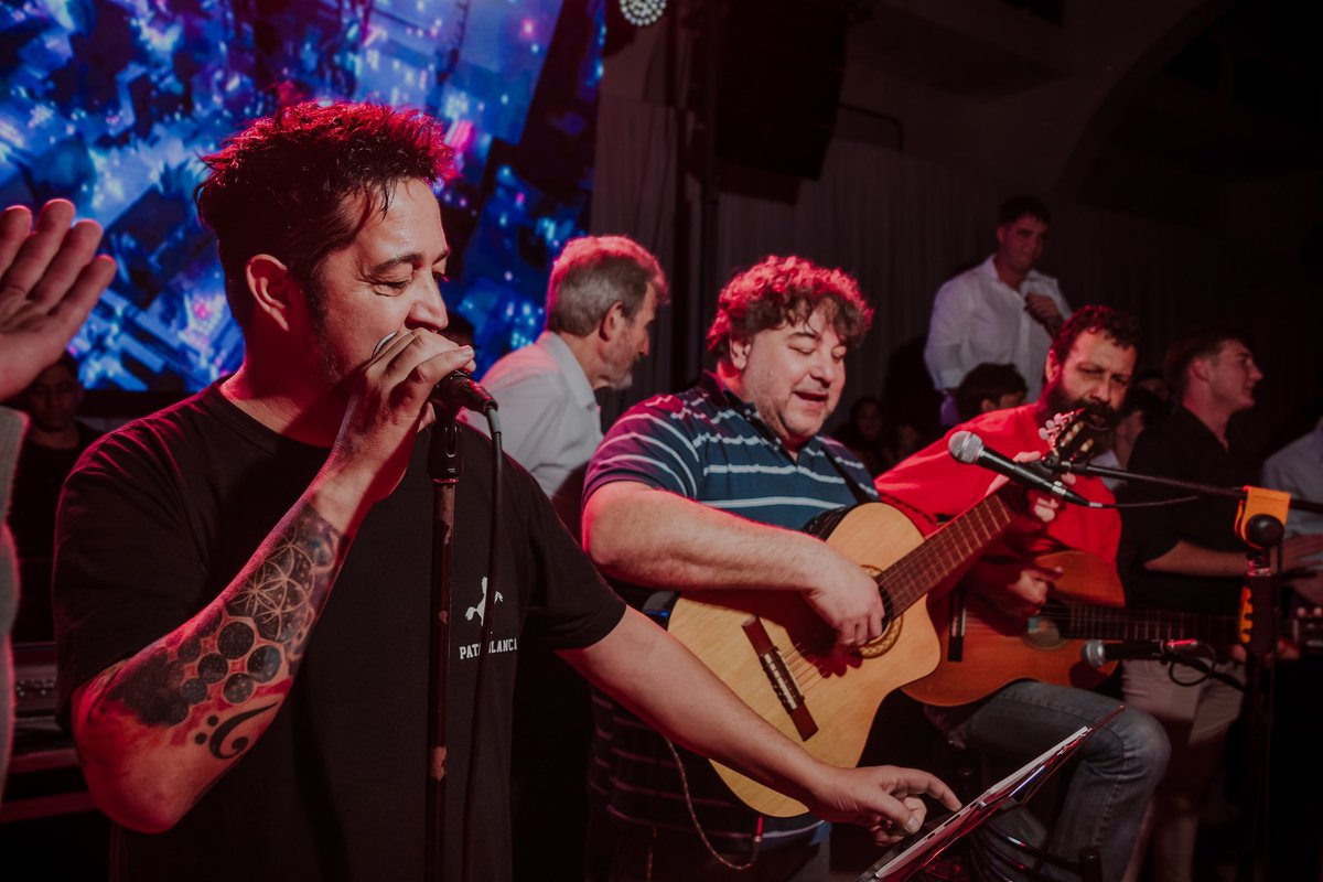 AlumniSomos's tweet photo. 🇦🇹 Por muchas más noches de Alumni. 
Organizadas, dirigidas, musicalizadas y atendidas por gente de Alumni 🇦🇹

❤️🤍❤️ EL ÚNICO GRANDE ❤️🤍❤️ https://t.co/H7IoEsiDaM