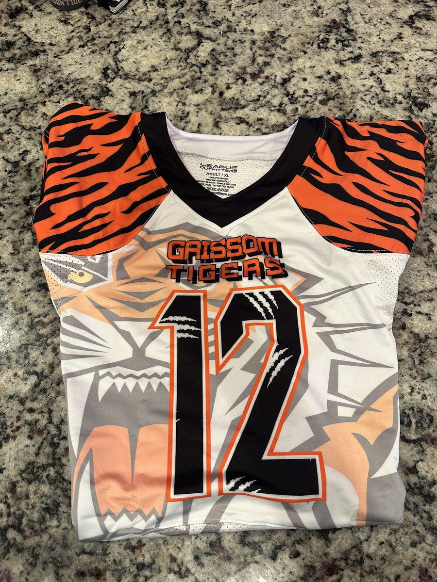 KeliScearce's tweet photo. It’s time for some TIGER YOUTH FOOTBALL! It’s my favorite time of the year 🧡🏈🐅 https://t.co/JezCu5amXG