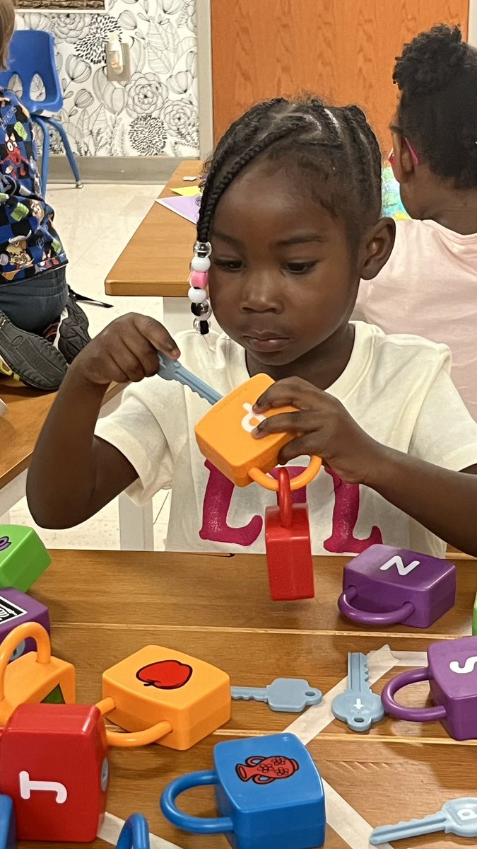 RCPS_EarlyLearn's tweet image. Alphabet lock &amp;amp; key matching…
#alphabet #matching #lockandkey #dph #pat #afterschool