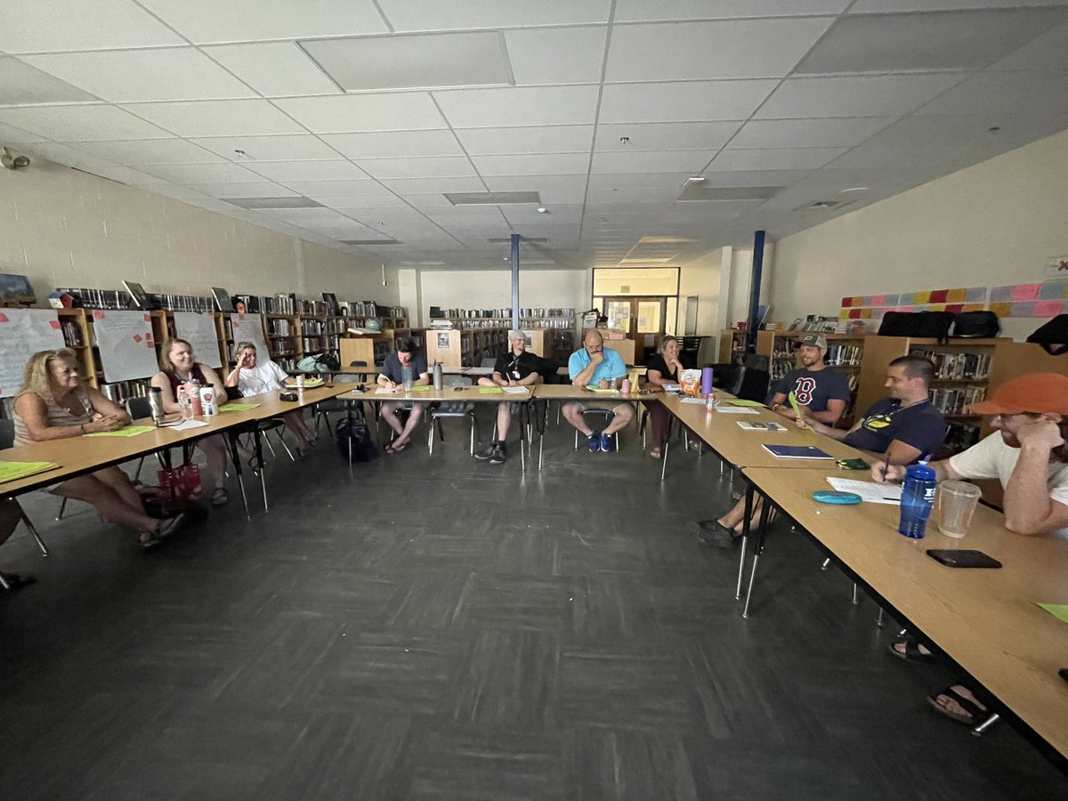 Jennefer802's tweet photo. Our Middle School staff getting geared up for the year!! @SlateValley #FHUMHS https://t.co/trn7iOmohN