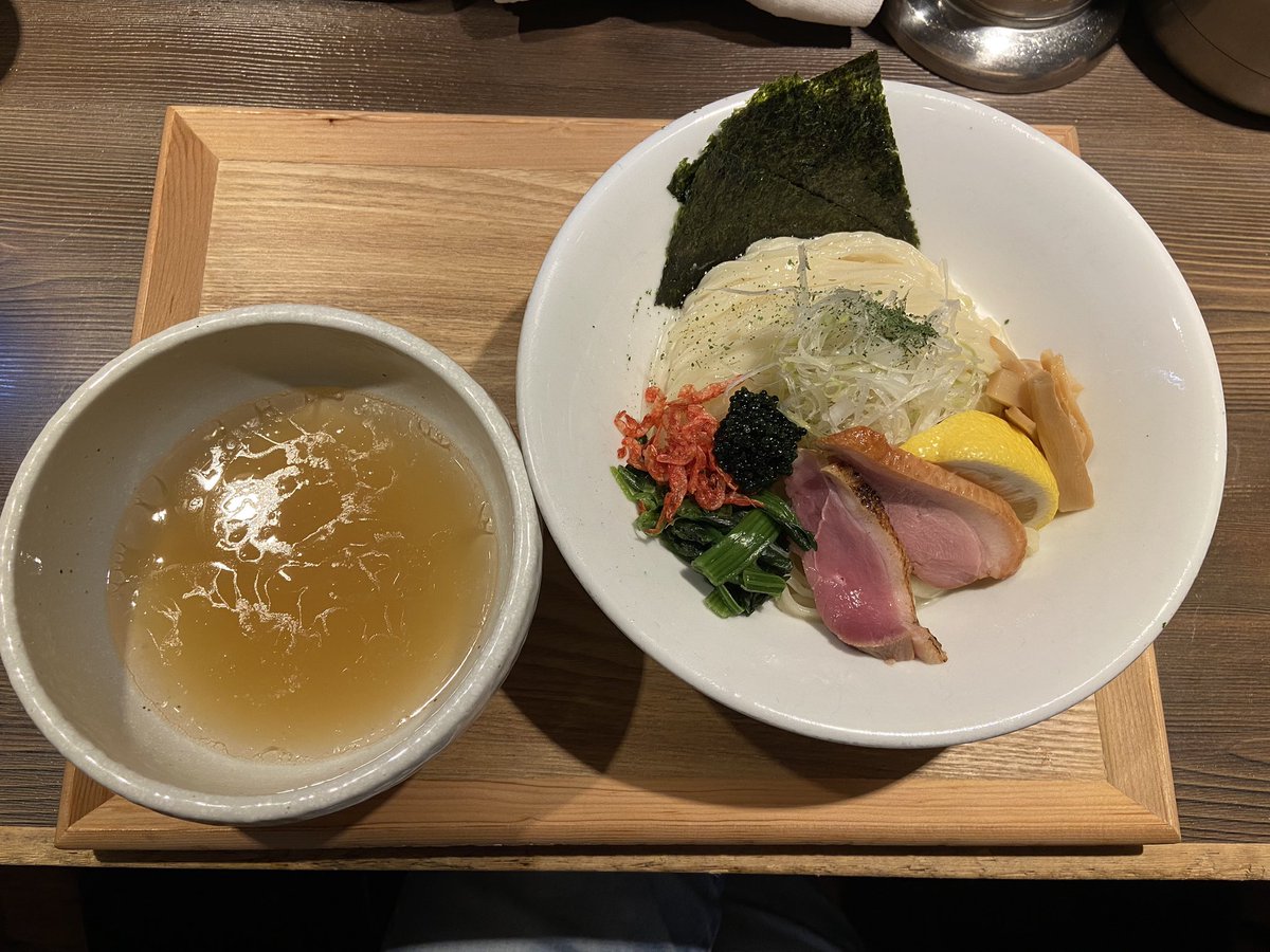 nabonayo2's tweet photo. ラーメン探訪『鴨出汁中華蕎麦 麺屋yoshiki』新小岩
鴨出汁手揉み昆布水つけ蕎麦(塩)

初訪🔰
鴨の風味抜群なつけ汁､塩度も油分も申し分無し🤣👌鴨叉焼のしっとり感が絶妙👍心の味製手揉み麺は凄すぎる出来💯💯💯クリームや豆乳の合わさる昆布水は別次元の旨さ🈵🌈今夏一の逸杯､ご馳走様でした🍜🙏🙇‍♀️ https://t.co/X4JPVDH3KD