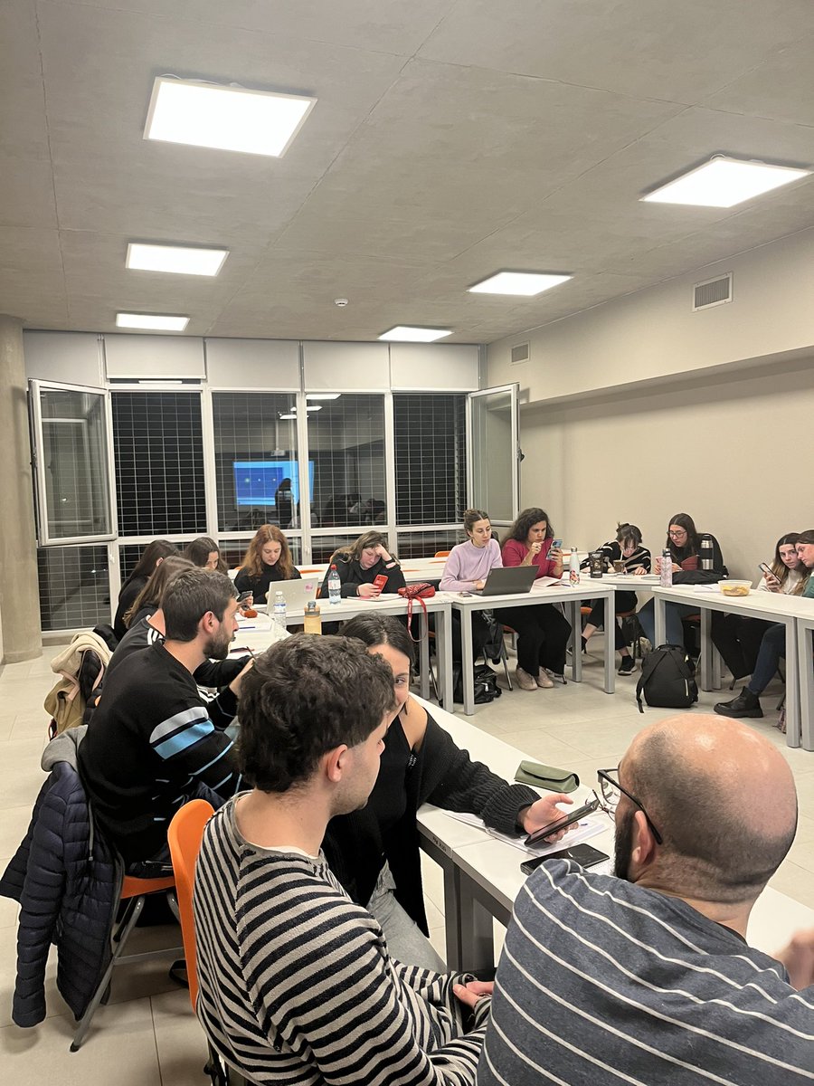 eduycomuFFyLL's tweet photo. Análisis comparativo de la misma noticia en distintos medios y redes sociales ¿qué estrategias de comunicación hay detrás? #agenda #tendencias 
@carinalion @laurapenacca @Uma_TeaTime @VaneGGiordano @jazmin_luz @AzulSofi https://t.co/G0IG5DFQFy