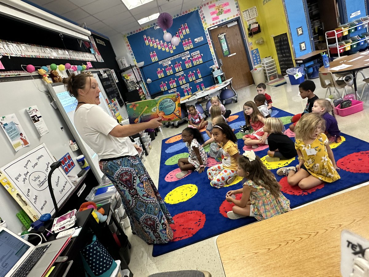 HeatherTechFan's tweet image. Outstanding first day @EthridgeES where we are #wildaboutlearning ! It was amazing to see so many faces that I missed over the summer! It is going to be an awesome year! #lisdb2s23 #betheone