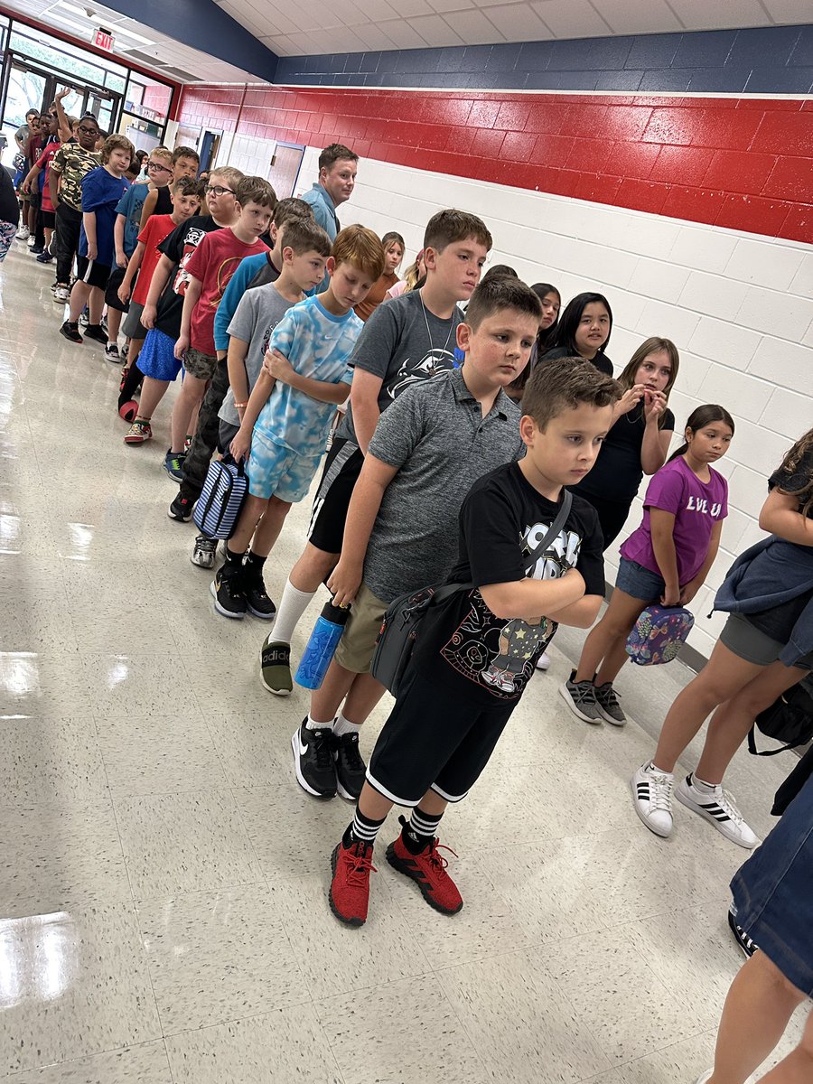 HeatherTechFan's tweet image. Outstanding first day @EthridgeES where we are #wildaboutlearning ! It was amazing to see so many faces that I missed over the summer! It is going to be an awesome year! #lisdb2s23 #betheone