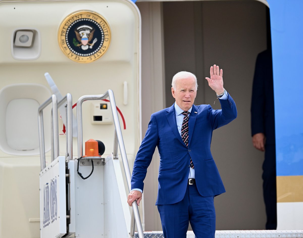President Joe Biden waves to the onlookers as he begins to walk down the stairs from Air Force One at Roland R. Wright Air National Guard Base in Salt Lake City with President Joe Biden on Wednesday, Aug. 9, 2023.

📸 : Scott G Winterton, Deseret News
