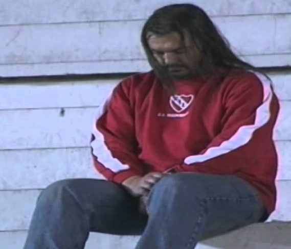 todos discutiendo con boca y river y yo asi: