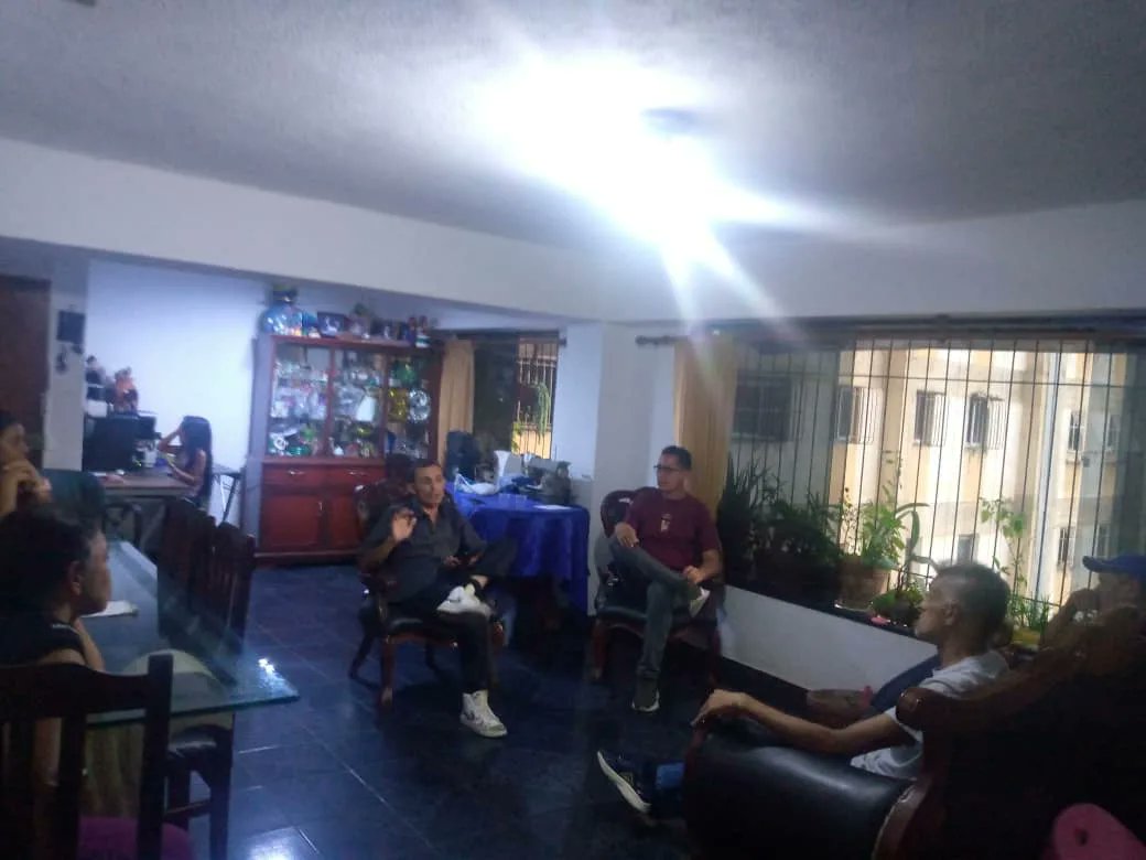 UNT_Caracas's tweet photo. #09ago Reunión ordinaria Dirección Ejecutiva Municipal @partidount Coche  Se abordaron los temas: Evaluación y seguimiento de las actividades en la parroquia. Apoyo a la plataforma unitaria democrática, en función a la Primaria del #22Oct. Con la gran toma de Caracas este #12Ago https://t.co/5bblnBmkcc