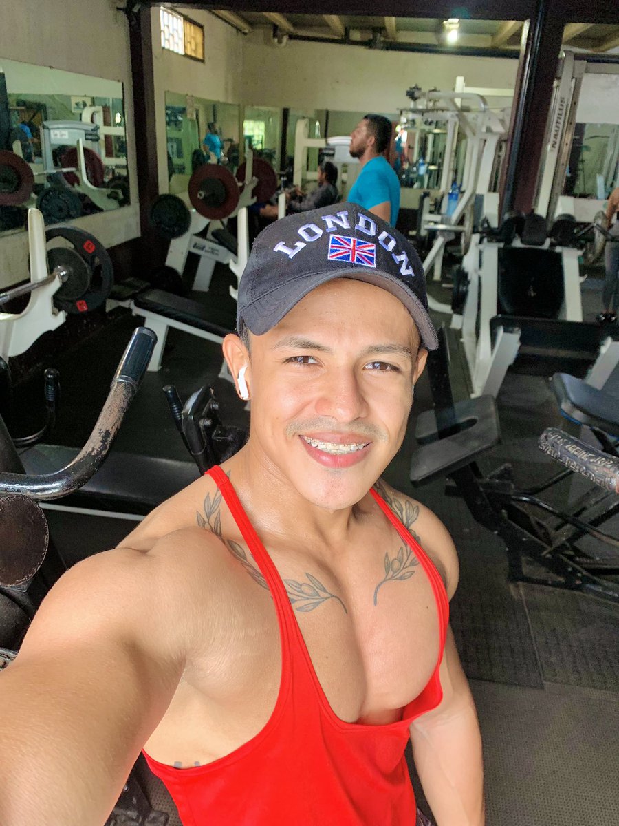 RiveraZendar's tweet photo. Que rico es cuando haces pectorales y te ves inflamado 🥴💪 https://t.co/35DOZ7DUNk