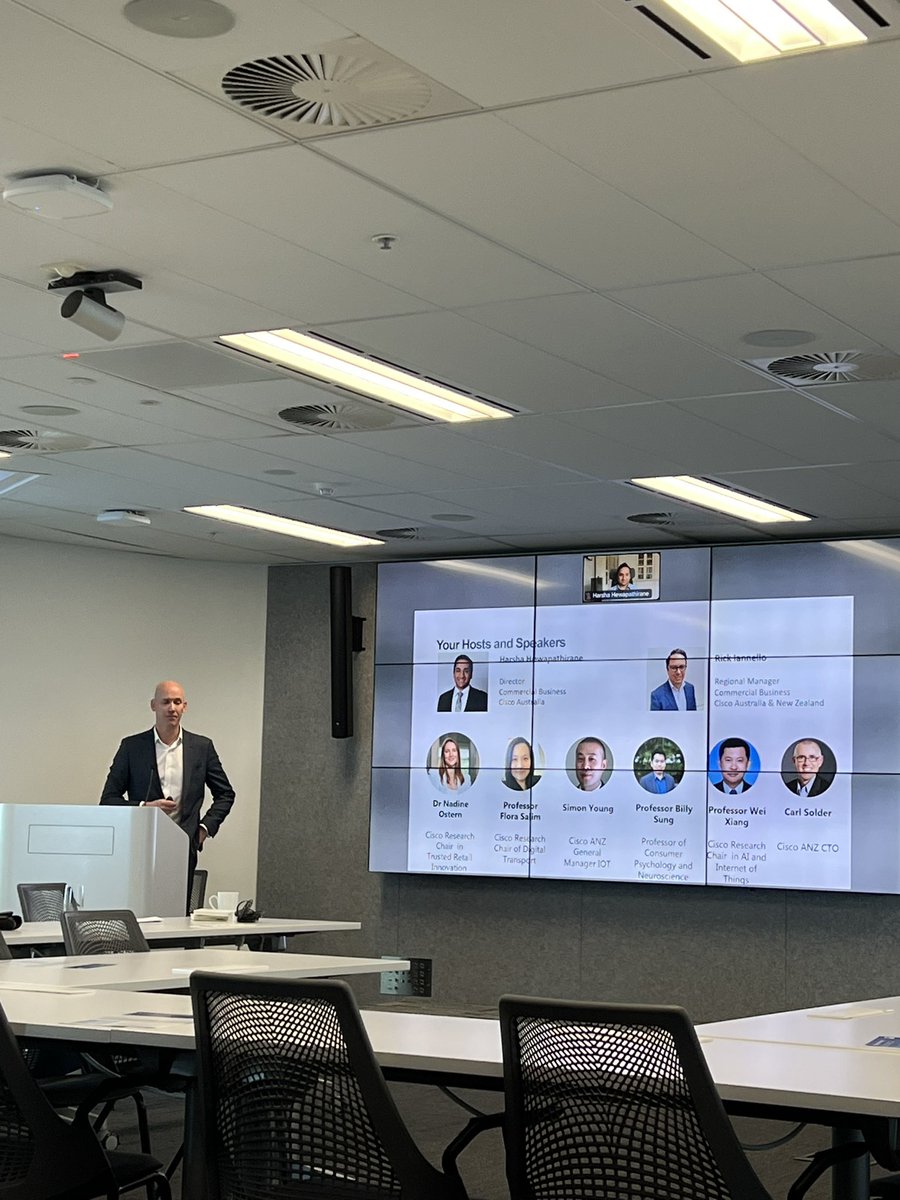 flosalim's tweet photo. I’m speaking today at @ciscoapac @Cisco Aviation Roundtable with the technical and executive leads of all the airports across the Australian states. Beautiful view from up here - Cisco’s office, North Sydney. Looking forward to to engaging with the aviation leaders in the room. https://t.co/VZT4cvvdhX