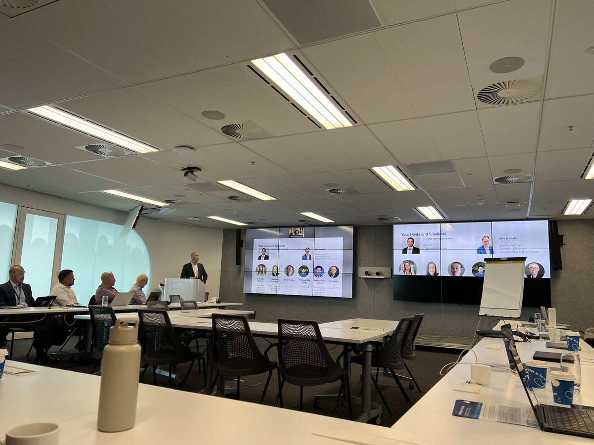 flosalim's tweet photo. I’m speaking today at @ciscoapac @Cisco Aviation Roundtable with the technical and executive leads of all the airports across the Australian states. Beautiful view from up here - Cisco’s office, North Sydney. Looking forward to to engaging with the aviation leaders in the room. https://t.co/VZT4cvvdhX