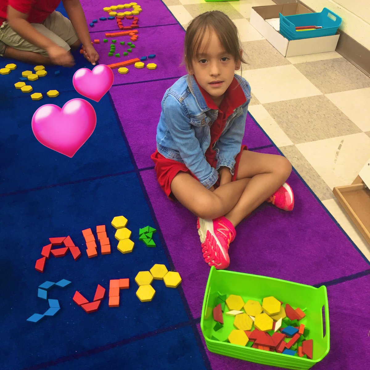 erickson_sarah_'s tweet image. @ARTnthe_GARDEN @DrHolmesMusic @APSGardenHills 👀Check out Allie’s work! 🎨👩‍🔬DLI+creative+visual literacy! She’s had skills since I met her in 1st grade #shapegame #twinpower