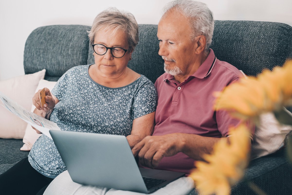 We spoke with Dr. Sarah Coundouris about her recent publication in Gerontology, which asks whether older spouses’ financial decision making capacity is impacted not only by their own, but also  their partner’s, level of cognitive functioning💵👫 Read more: research.psy.uq.edu.au/qldmindproject…