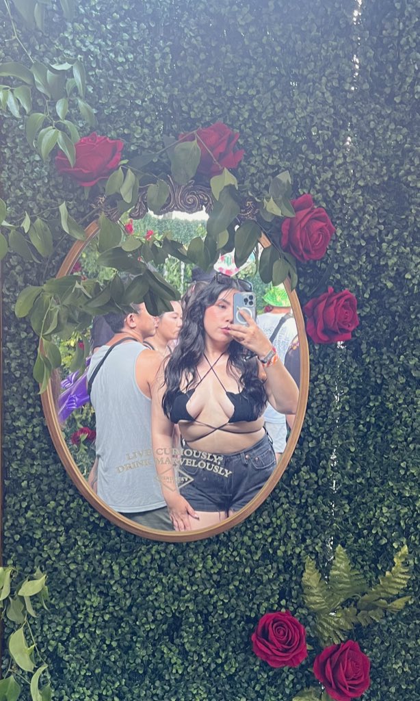 ohhhhmaddie's tweet photo. Veo una muñeca cuando miro en el espejo🌹🪞 https://t.co/IYbof71eid