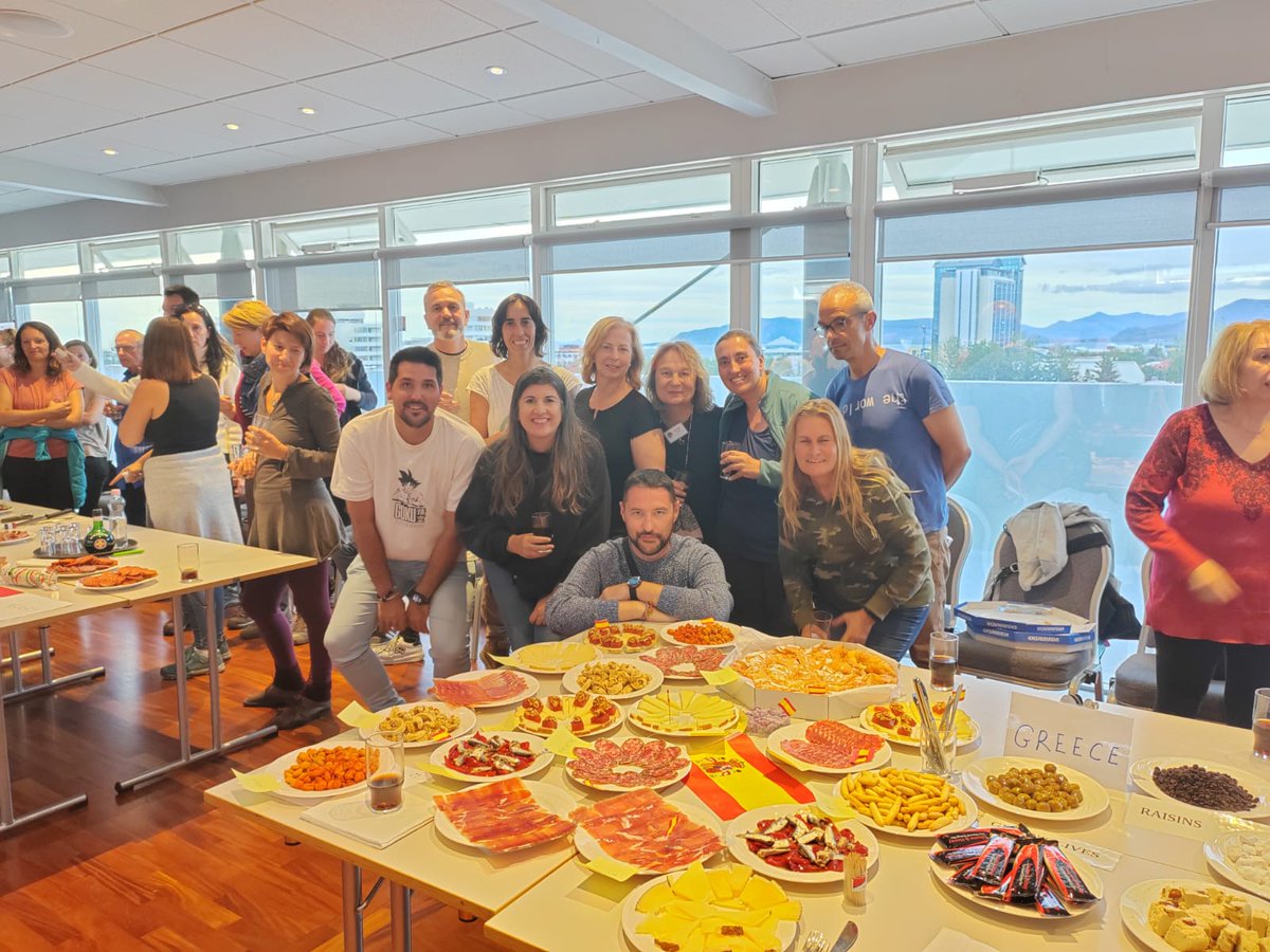 fely_centenera's tweet photo. Cultural Evening Emerging Leaders Reykjavik  @alcalaidiomas @sepiegob #erasmus+#eoi https://t.co/8ckQnKKu22