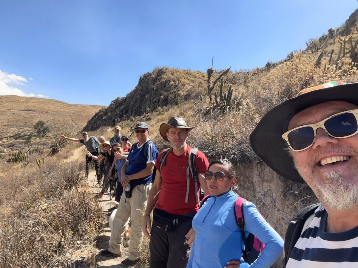joskeijsper's tweet photo. Vandaag begonnen in Cruz del Condor! MAGNIFIEK!!!! Daarna een hiking trail gedaan van 8km van Yanque naar Corporaque en geëindigd in een thermaal bad! Wederom een topdag! #cruzdelcondor #yanque #corporaque #hiking #trail #bergieopbergieaf https://t.co/DXr8xdmL2O