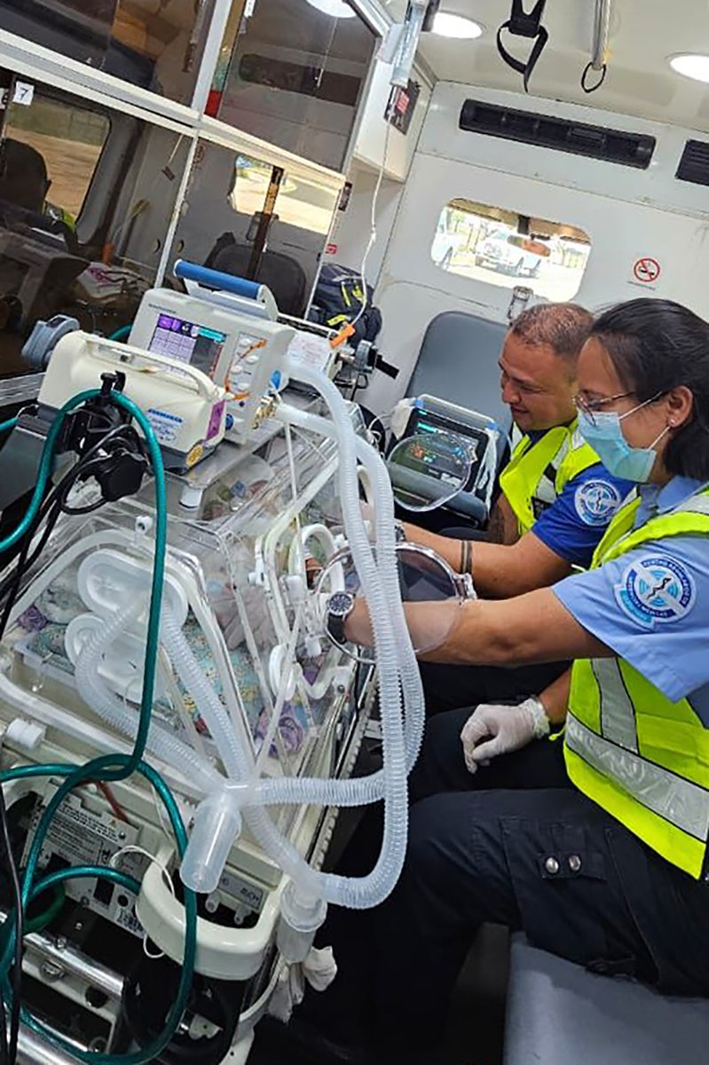 SSalud_Qro's tweet photo. Una vida recién comenzada y una misión vital. El #CRUM #Querétaro con el apoyo del @gobqro, hizo posible el traslado aéreo desde Jalpan al Hospital del Niño y la Mujer. En cada latido de este viaje, la esperanza y la atención médica van de la mano. #CONTIGO #FamiliaSESEQ #Salud https://t.co/6zAs4PU5kT