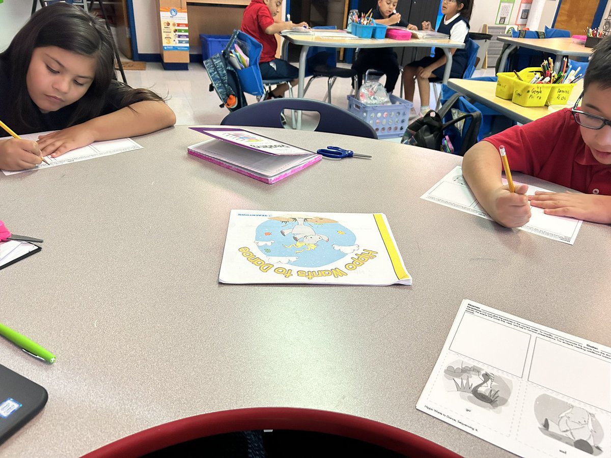 dmorales_HDHES's tweet photo. Our second week implementing our new @TeachTown curriculum. Students are sequencing the story & are so excited to read their new Unit books! ❤️🥰 @SocorroISD #TEAMSISD #PASUNIT https://t.co/aDPgwZhyul