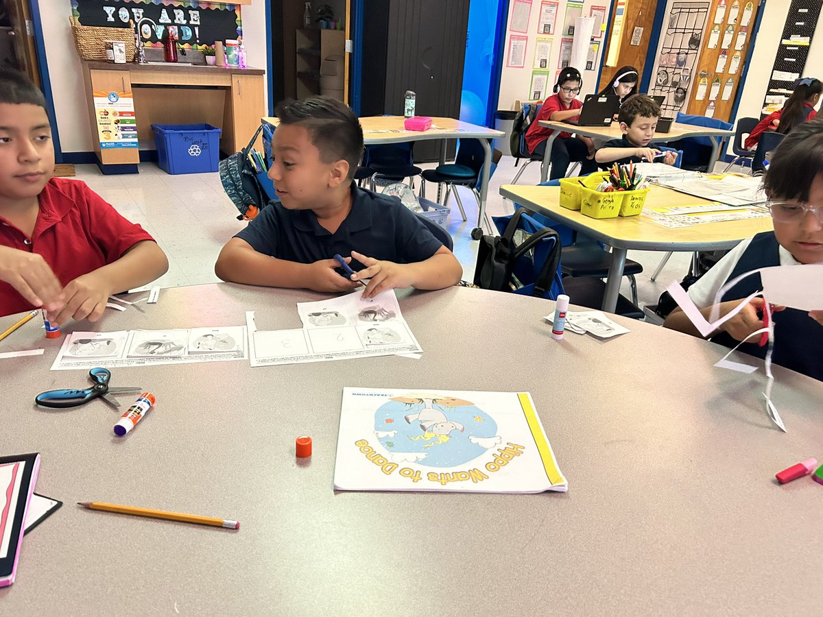 dmorales_HDHES's tweet photo. Our second week implementing our new @TeachTown curriculum. Students are sequencing the story & are so excited to read their new Unit books! ❤️🥰 @SocorroISD #TEAMSISD #PASUNIT https://t.co/aDPgwZhyul