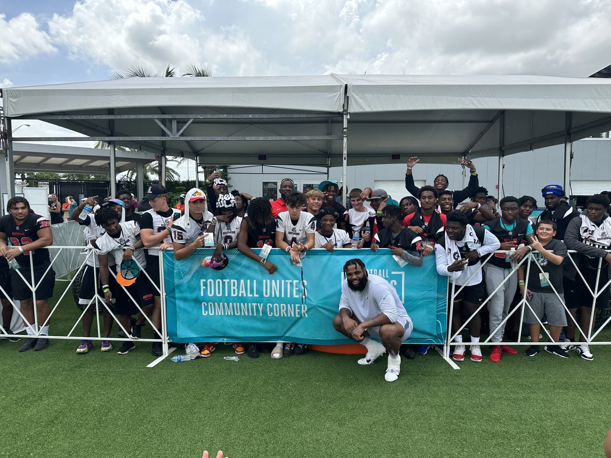 A fun day out at practice for our special visitors 🙌 @AI_XLV's Ingold Family Foundation hosted @HelpFLKids and @theridgefb in our Community Corner this afternoon. 🤝 #FootballUNITES