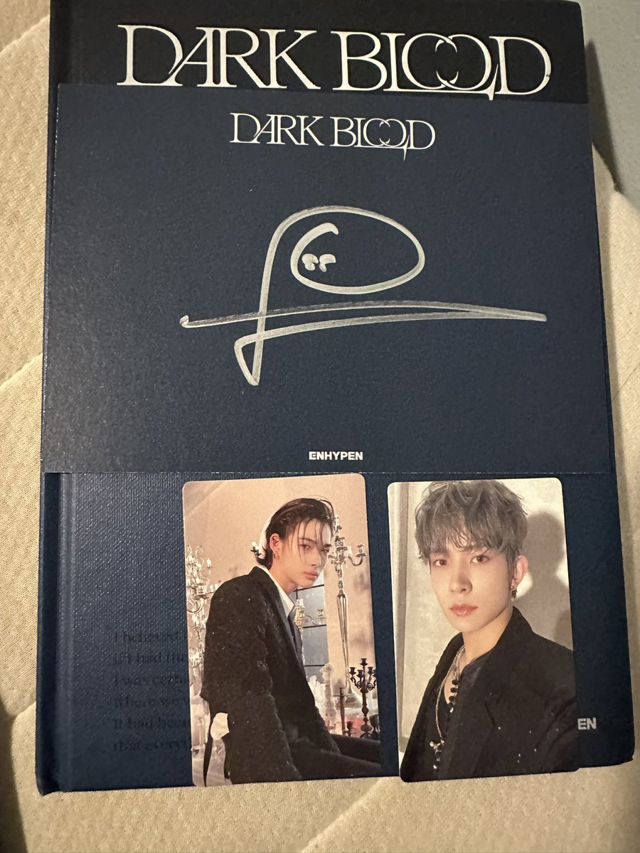sunooplug's tweet photo. Yallll I need help figuring out who's signature is the second pic 🤣 I just unboxed my sign enhypen albums but I think the first one is Sunghoon, and idk the 2nd, the third is Jungwon I think👀👀👀 but let me know who's signature is the 2nd one!!!! Plsss https://t.co/uMgcfeCQQF