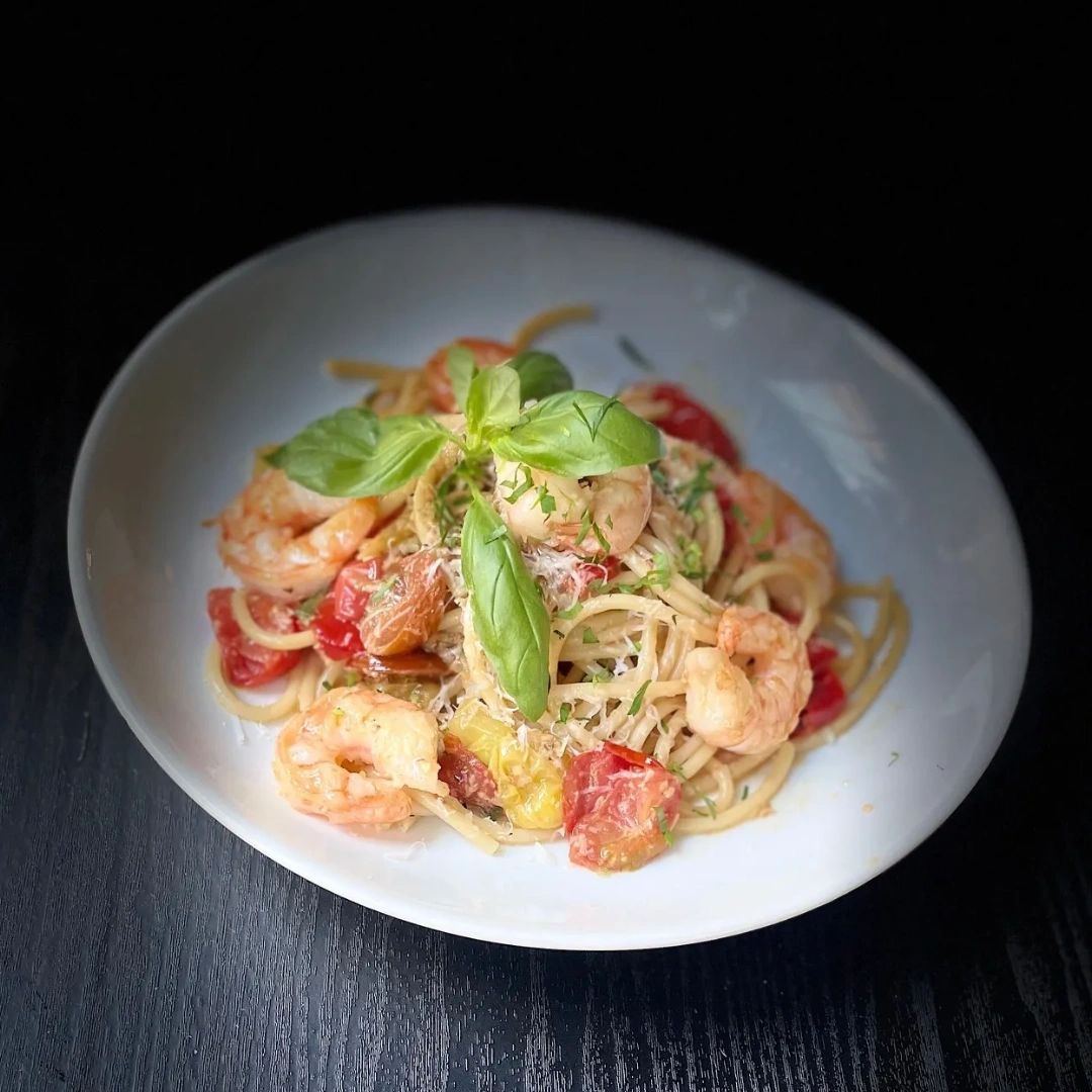 This spaghetti and garlic shrimp doesn't just look good. 😉 With non-GMO, locally sourced ingredients, you can bet on every plate you order from us being absolutely delicious.