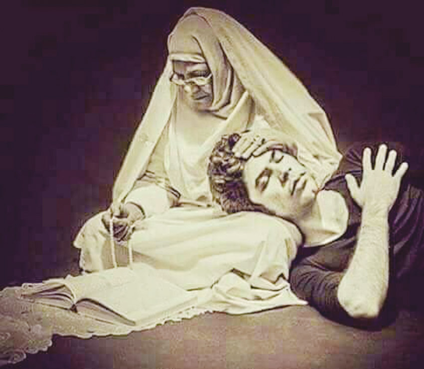 رسالة

امی ... ابی

ابلغكما بأني لا زلت أنعم بدعائكما .

رحمة الله عليكما كما ربيتمونا صغارا.

رب العباد اجعلهما في رياض جنتك وجميع موتى المسلمين