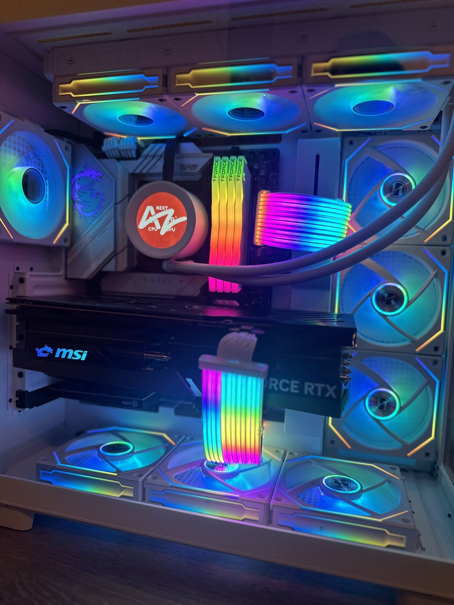 anthonyz's tweet photo. NAH MY NEW PC IS SEXY AF 😭 https://t.co/K7nObiBFQ4