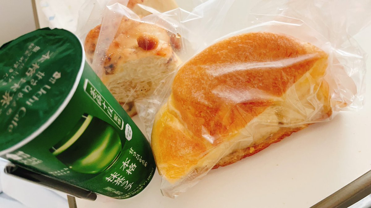 ao2525s2's tweet photo. 朝ごはん🍞

退院決まりました🌻 
切迫長期入院と出産した🏥で馴染みある病室で慣れてるから普通に快適😂
Nに居た時のイケメン主治医が心配してわざわざ顔見に病室来てくれた🥹鼻詰まり程度で重症化せずシナジス効果かもね〜と👨🏻‍⚕️💉打ってて本当に良かった！まだ鼻ズルなのでお家でも鼻吸い頑張ります！ https://t.co/XbYwwLBR3K