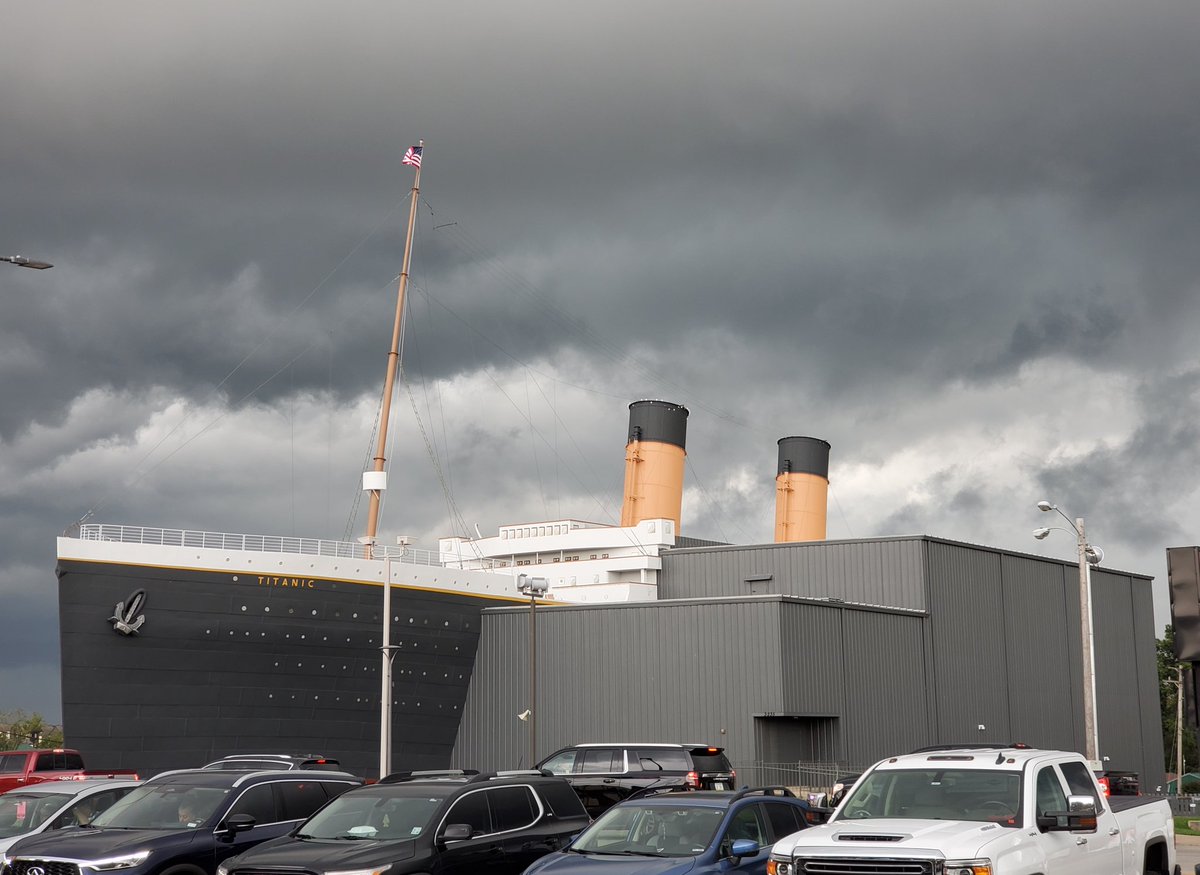 Storm coming in over the @TitanicBranson 

#explorebranson