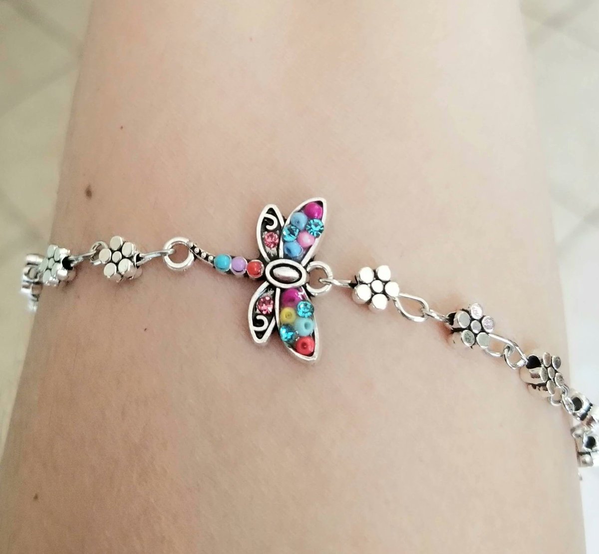 Silver Flower Anklet, Dragonfly Charm Anklet, Daisy Chain Anklet #jewelry #anklet #anklets #ankletlover #anklebracelets #dragonfly #dragonflies #cottagecore #handmadejewelry #Giftsforher #Etsy #backtoschool #fashion #style #pottiteam

etsy.me/3qmx2AL via <a href="/Etsy/">Etsy</a>