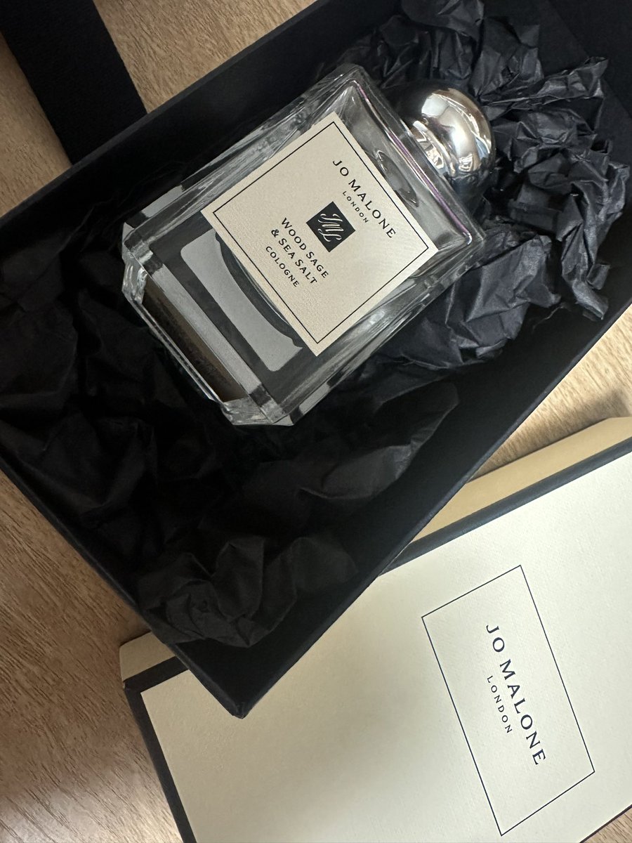 개웃김 베란다 나가다가 조말론 쇼핑백잇길래 어 머징 ?ˀ 하고 열어보니까 우드향잇길래 아삐한테 물어보니까 방향젠줄 알았대욬ㅋㅋㅋㅋㅋㅅ나이스 겟또