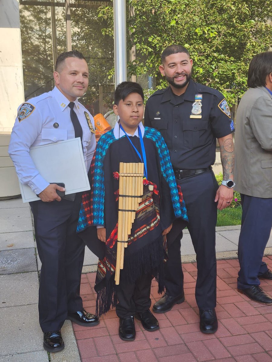 NYPDauxiliary tweet picture