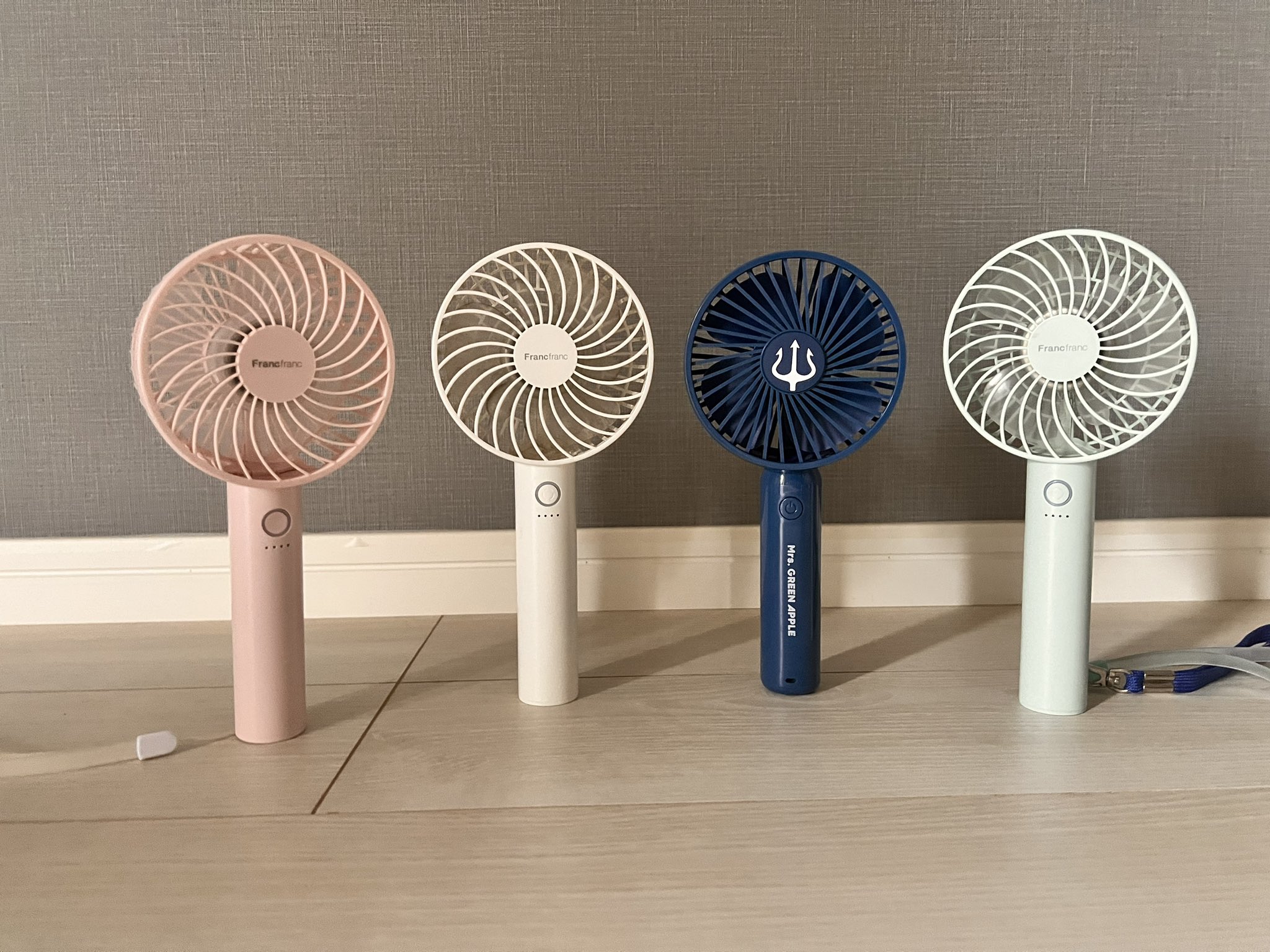 新品未使用)Mrs. GREEN APPLE ハンディファン - 扇風機・サーキュレーター 新品未使用)Mrs. GREEN APPLE ハンディファン - 扇風機・サーキュレーター