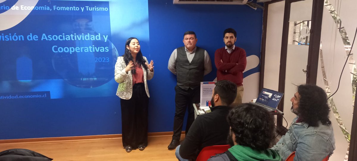 CdnLinares's tweet photo. Seguimos trabajando por el progreso regional, hoy con la Charla de Asociatividad junto a la Seremi de Economía Javiera Vivanco en nuestras dependencias
#Asesorías #Emprendimiento #Innovación
@EconomiaMaule @SercotecMaule https://t.co/PDdEbBa4Bw