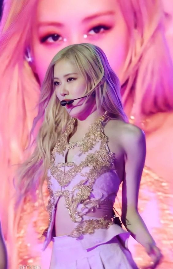 rshourly's tweet photo. breathtaking
#로제 #ROSÉ https://t.co/uZWRs4peTc