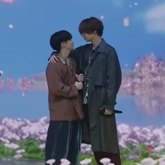 inomelody's tweet photo. 題：伊野尾くんの距離感

Hey! Say! JUMP - 桜、咲いたよ [Official Live Video] https://t.co/FpqQqkjuSb @YouTubeより https://t.co/R7NzskxQID