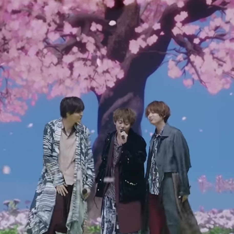 inomelody's tweet photo. 題：伊野尾くんの距離感

Hey! Say! JUMP - 桜、咲いたよ [Official Live Video] https://t.co/FpqQqkjuSb @YouTubeより https://t.co/R7NzskxQID