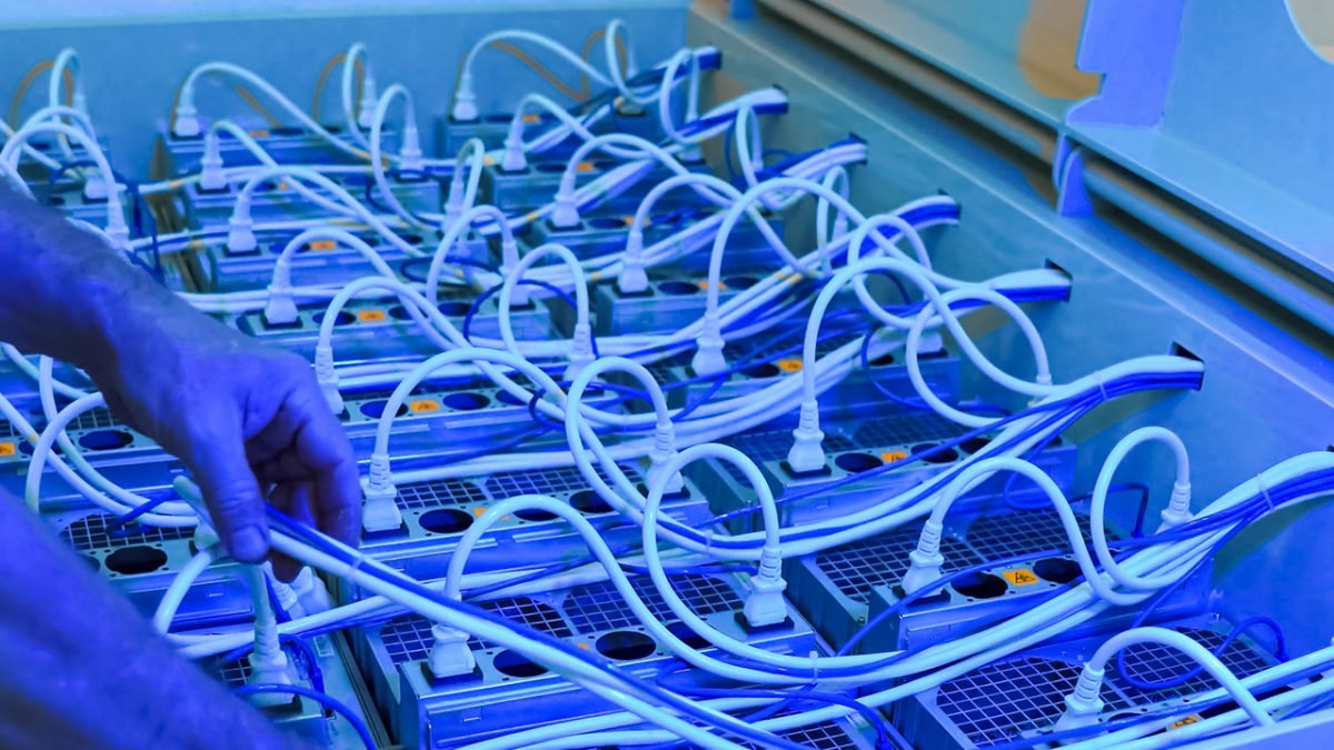 dcalliance's tweet photo. Dive into the future of data centre cooling! 🌬️ Discover innovative solutions like Immersive and Liquid Cooling, tackling the challenges of energy efficiency and sustainability in the age of data storage and AI. 

https://t.co/yatOfMmK2u https://t.co/4wgKtqixFB