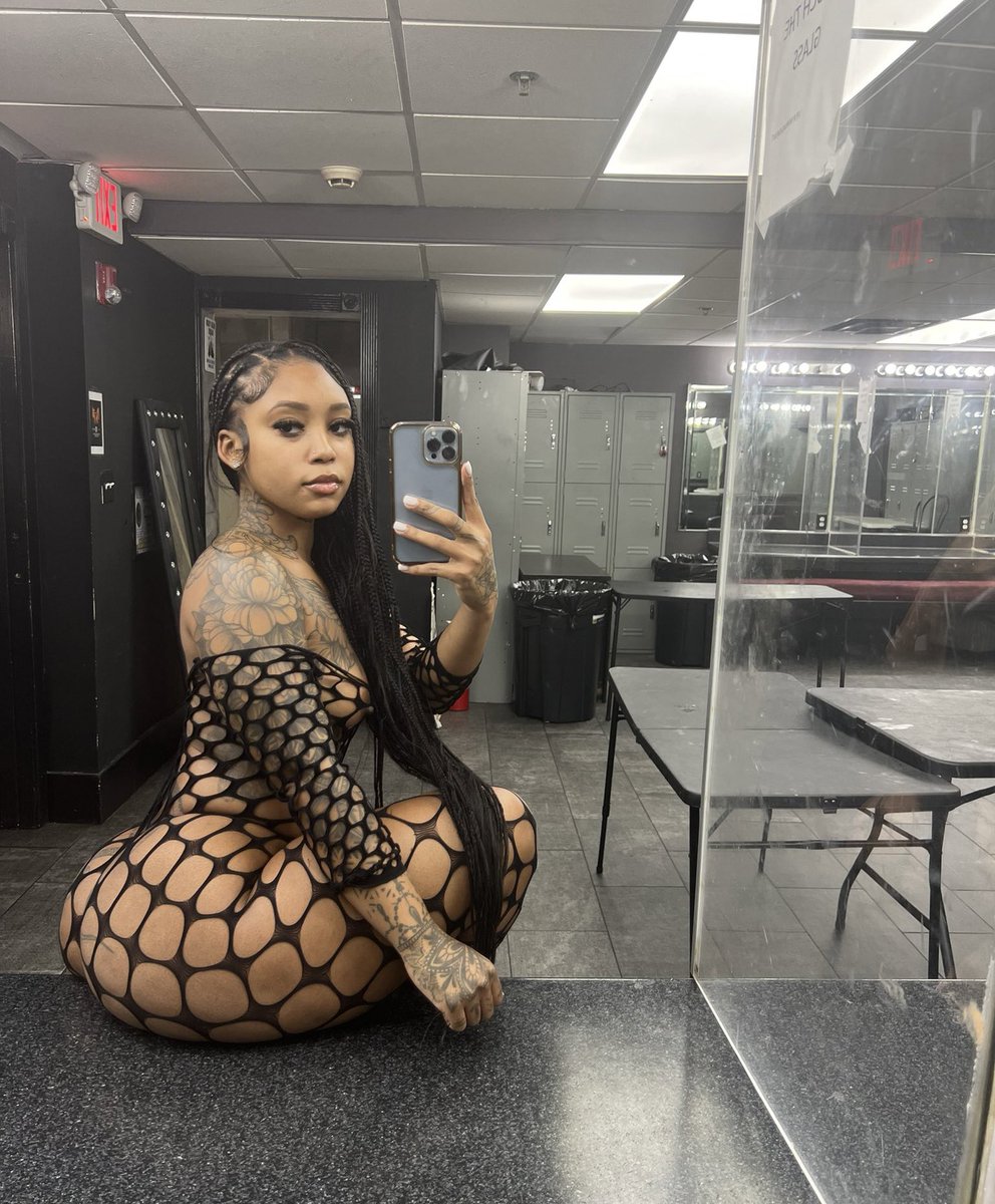 pinkbalenciagaa's tweet image. sorry for the weight