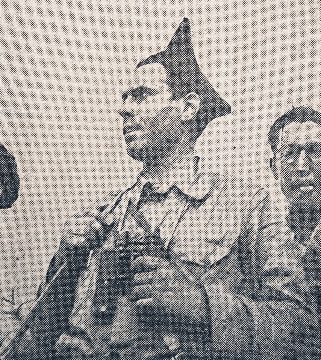 20 d’agost de 1936. Durruti, cap de les columnes antifeixistes catalanes que operen al front aragonès, durant una acció dels seus milicians a la línia d’Osera.

Foto: Keystone

#Durruti
#CNTFAI
#Antifeixista